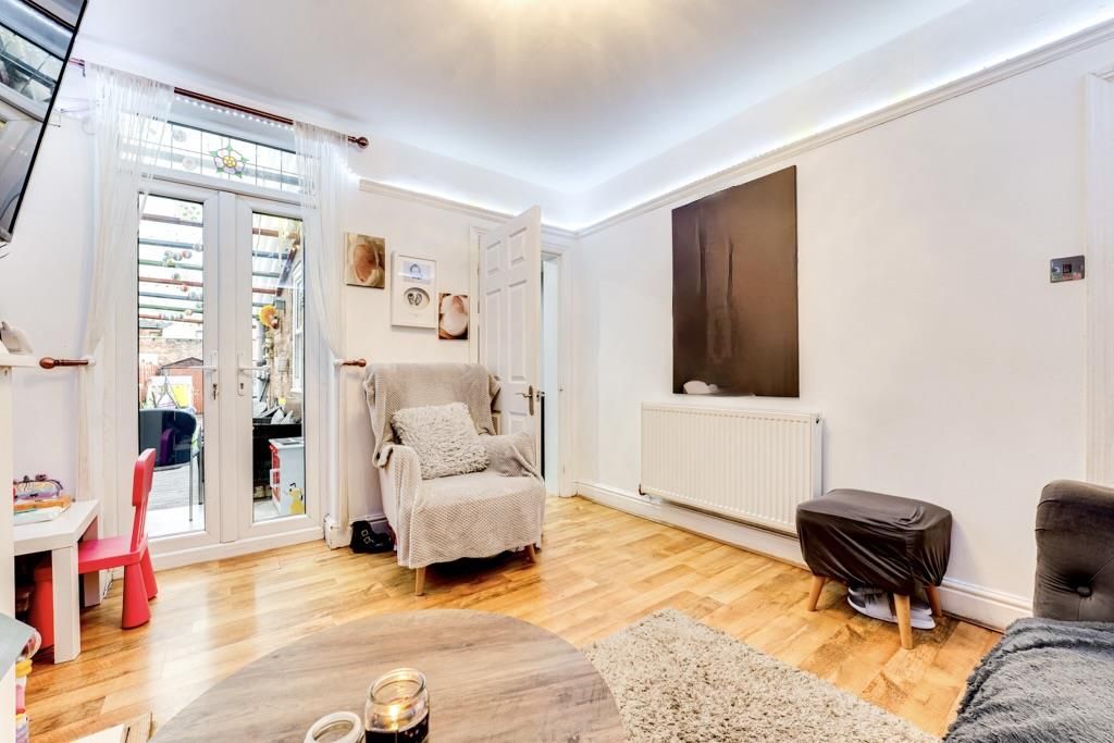 Property photo 3 of 22 64 Cornwall Road, Kettering-8 2.Jpg