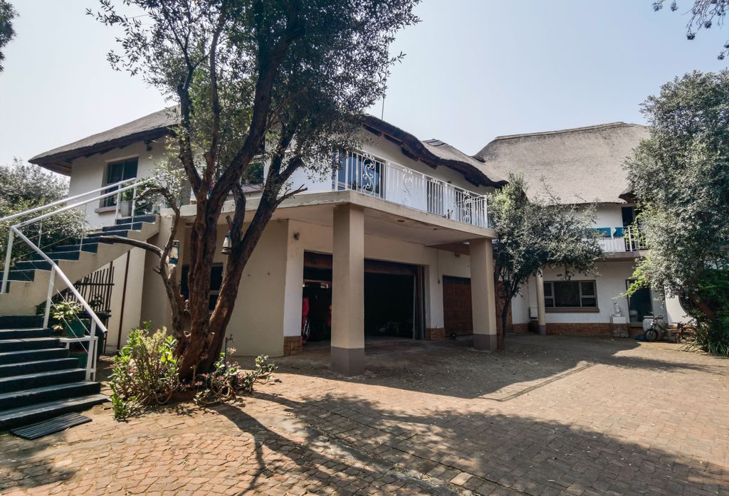 Property photo 1 of 42