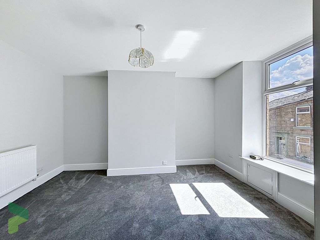 Property photo 3 of 14 Living Room