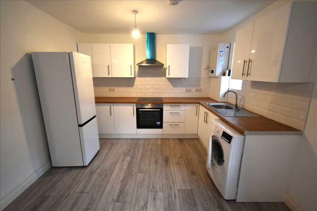 Property photo 2 of 4 Kitchen