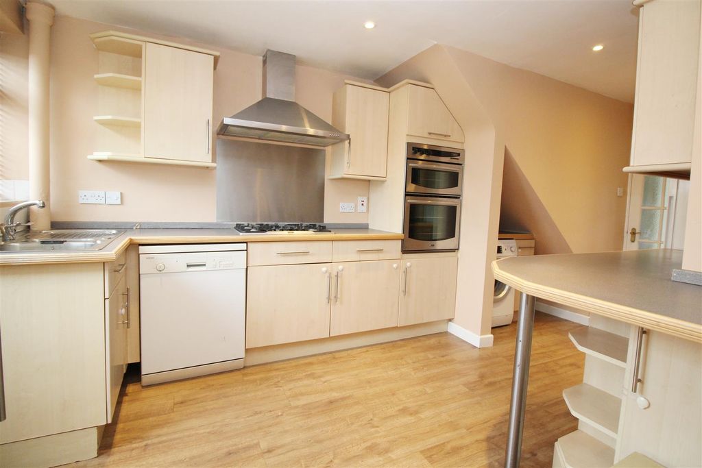 Property photo 2 of 9 Kitchen.Jpg