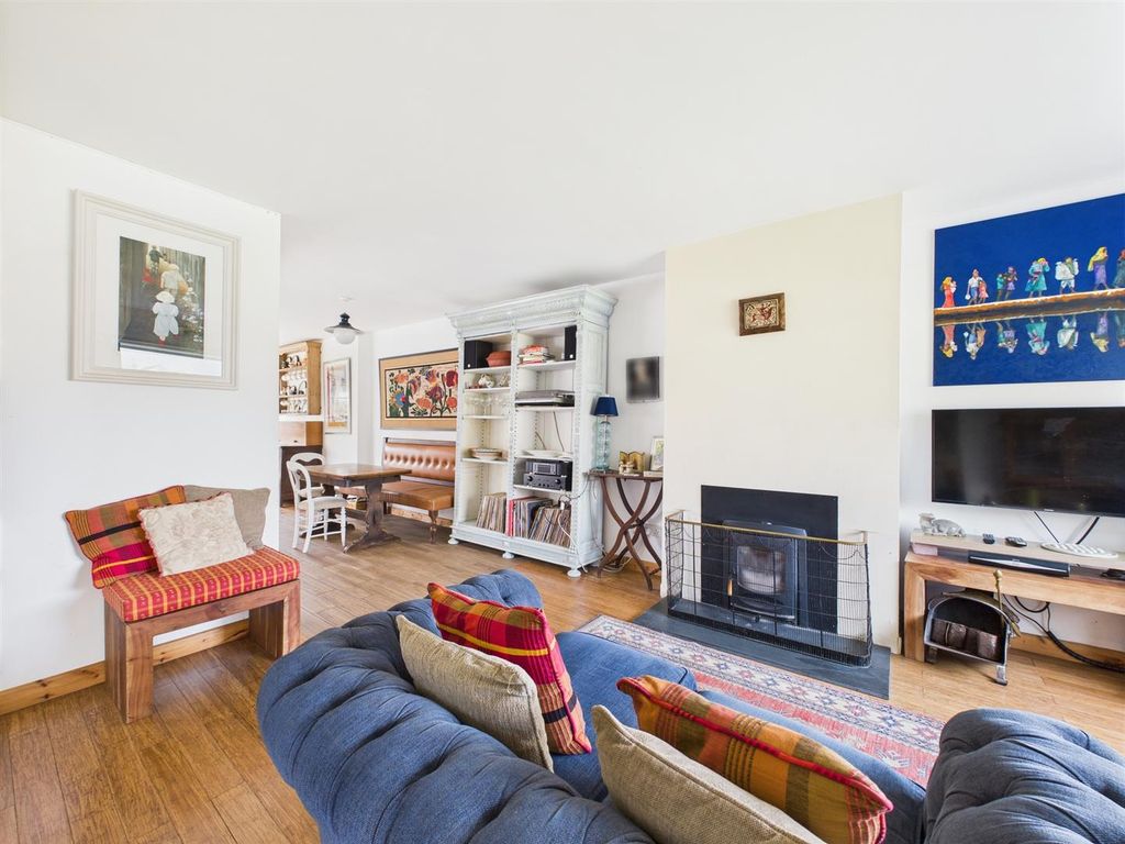 Property photo 3 of 28 Cam02295G0-Pr0267-Still006.Jpg