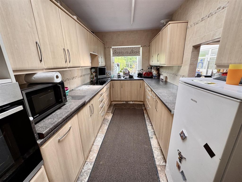 Property photo 3 of 16 Kitchen