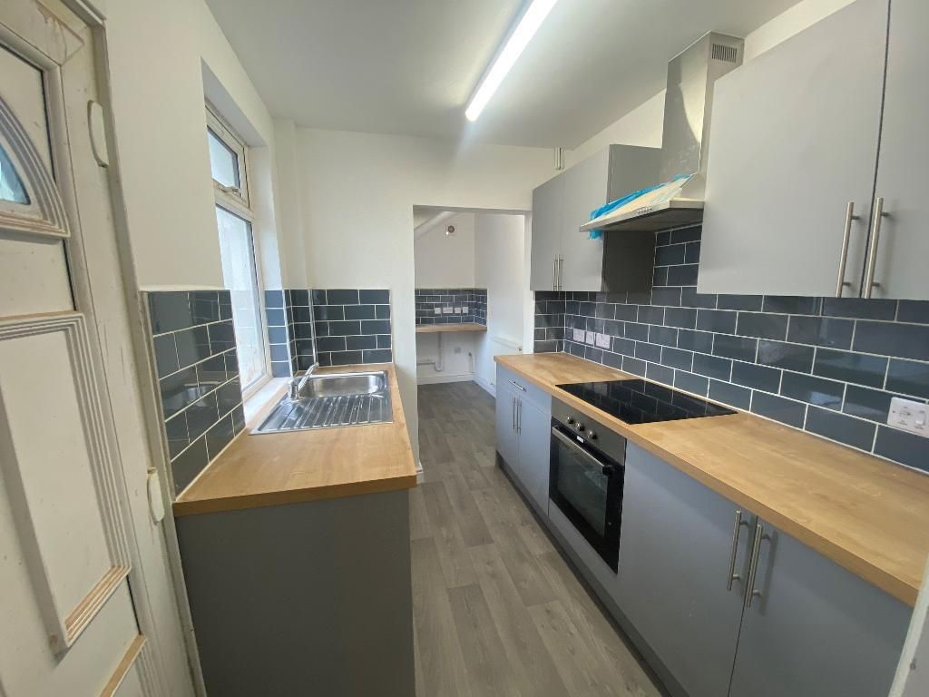 Property photo 1 of 10 Kitchen