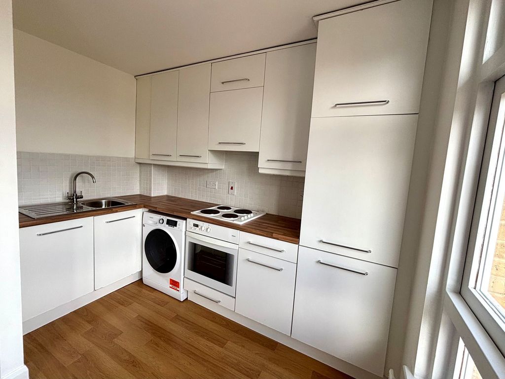 Property photo 3 of 14 Kitchen