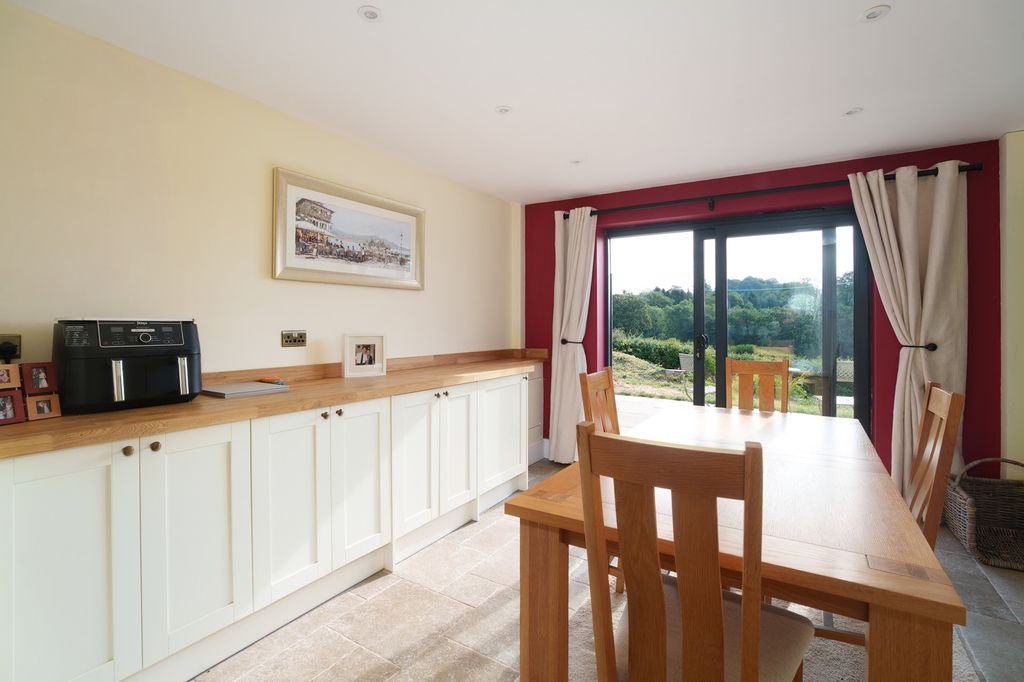 Property photo 3 of 12 5070767