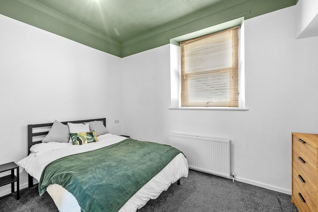 Property photo 1 of 11 0032