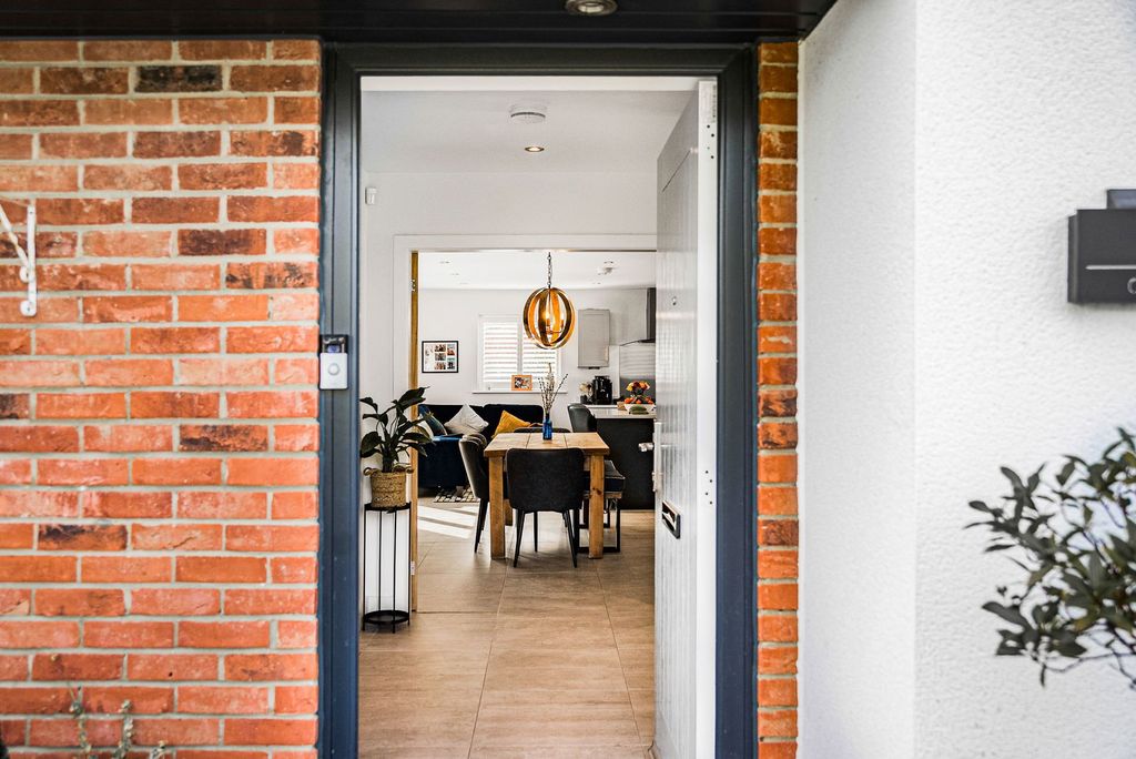 Property photo 3 of 48