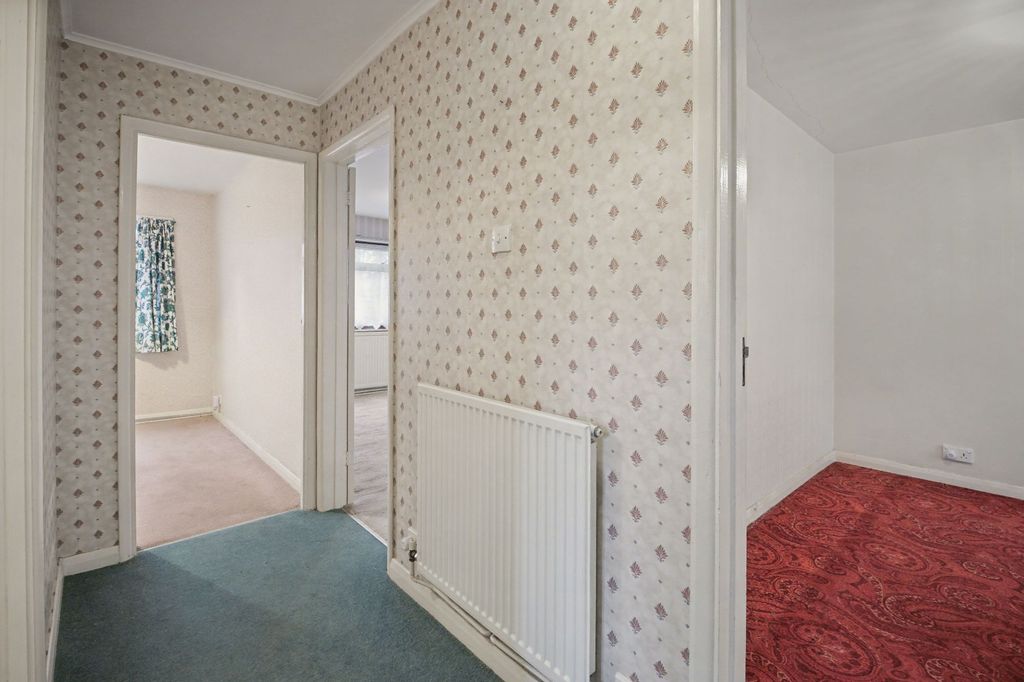 Property photo 3 of 16 Flat 1 Woodglen, Bishopsford Road, Morden, Sm4 6Aw