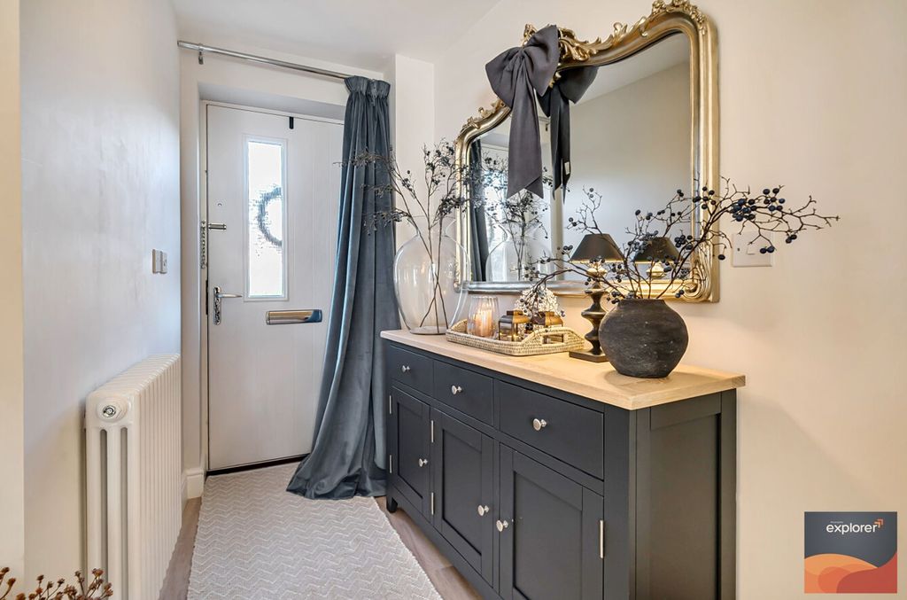 Property photo 2 of 28