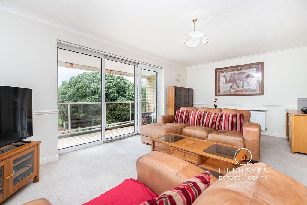 Property photo 3 of 23