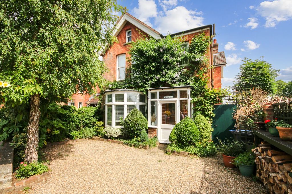 Property photo 1 of 27