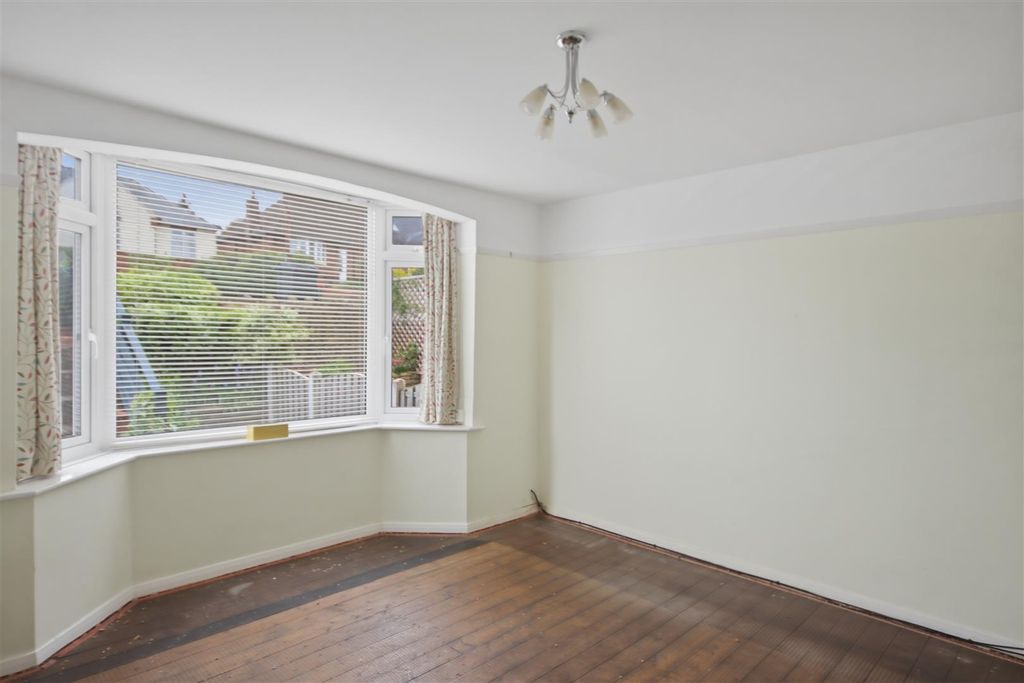 Property photo 3 of 11 Living Room