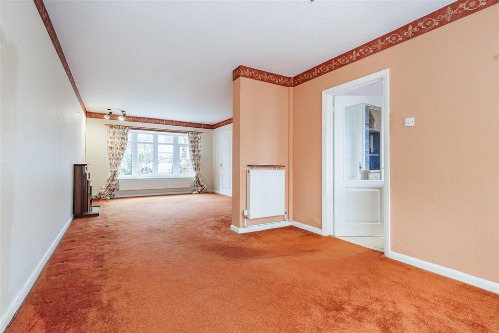 Property photo 3 of 27 30, Thornhill, (11).Jpg