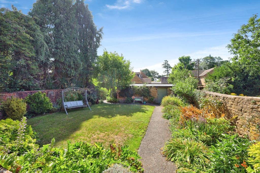 Property photo 3 of 17 Photo