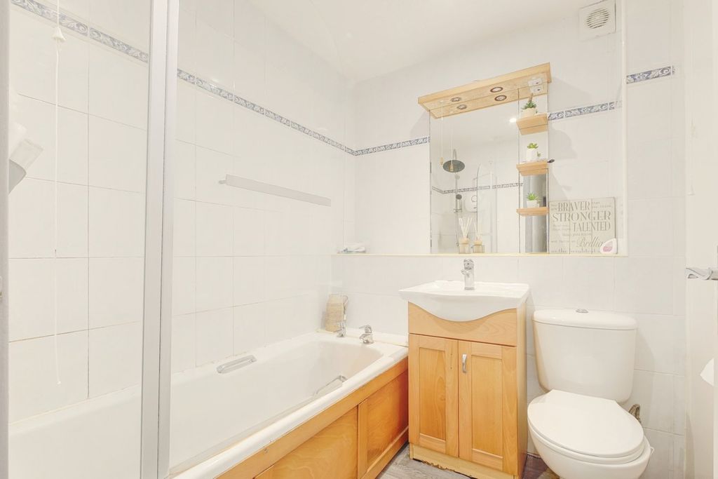 Additional image 9 of 2 bed flat for saleHailsham Road, Heathfield TN21