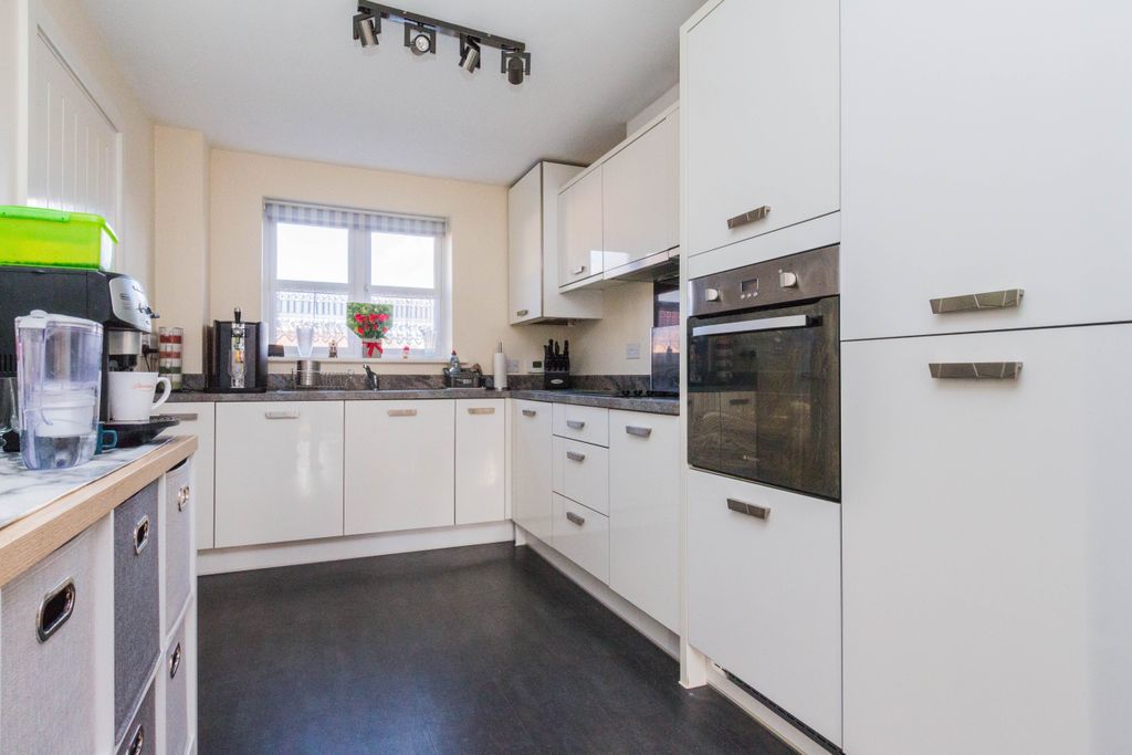 Property photo 3 of 12 Kitchen Area
