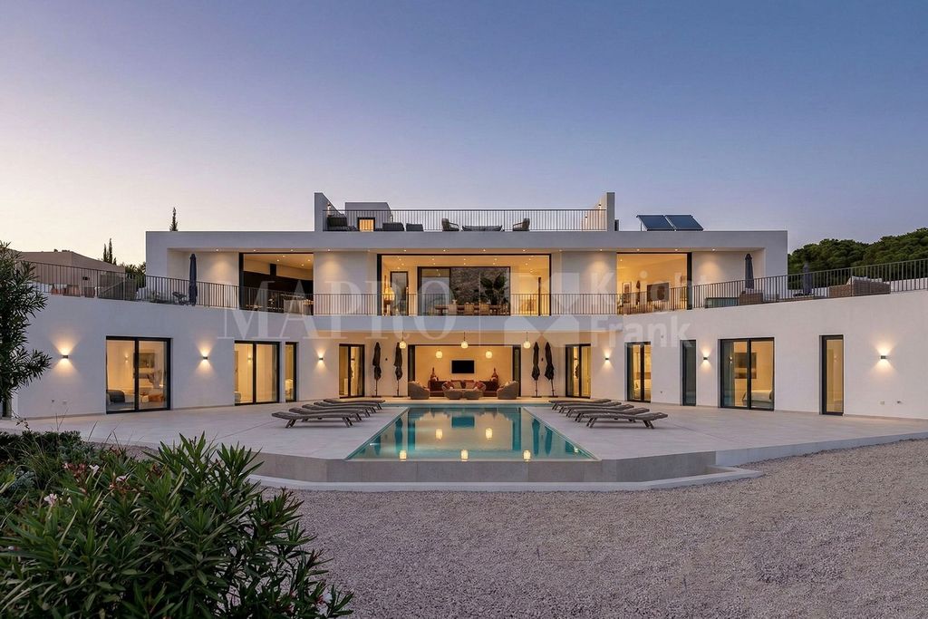 Property photo 1 of 27 New Villa Overlooking The Ria Formosa