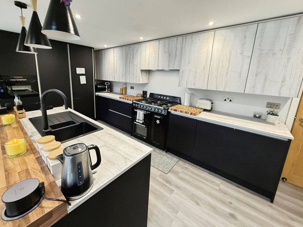 Property photo 3 of 28 Gallery