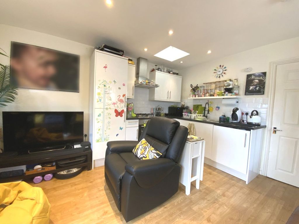 Property photo 2 of 7