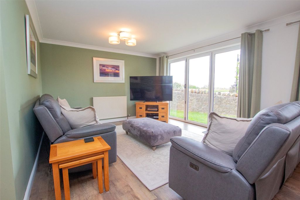 Property photo 2 of 19 Picture No. 50