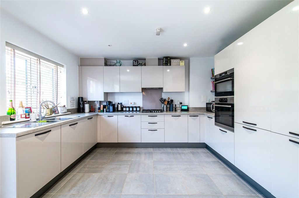 Property photo 3 of 26 Kitchen