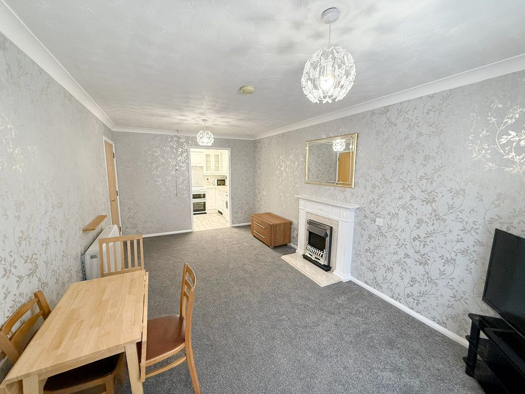 Property photo 2 of 17