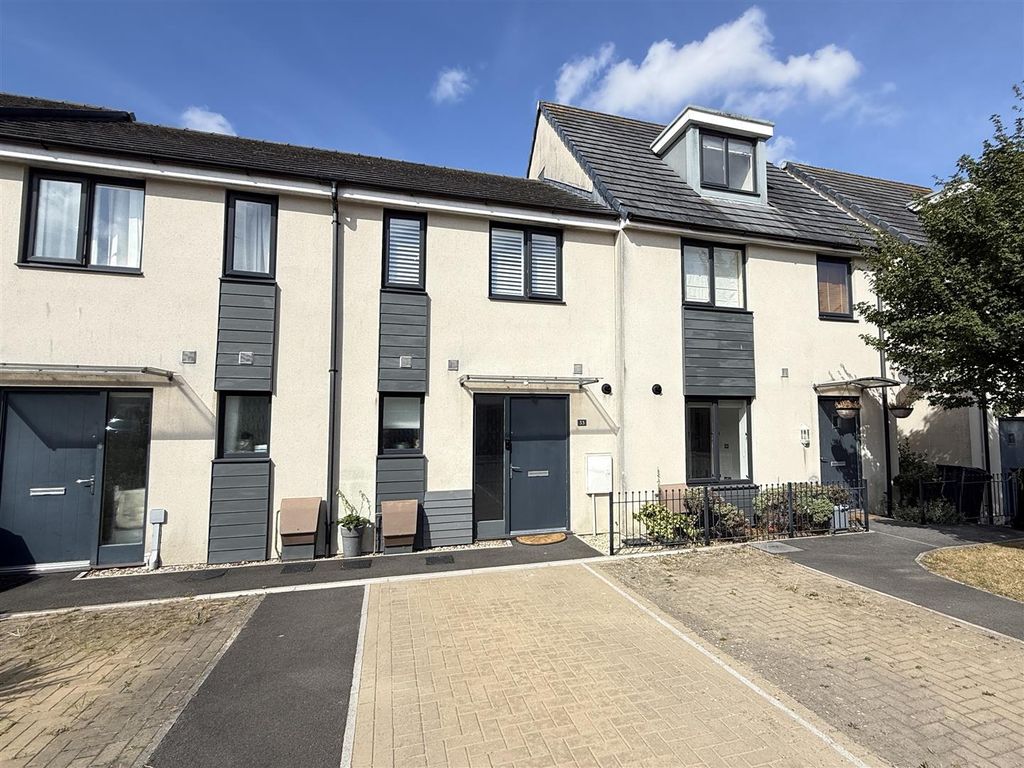 Property photo 1 of 14 Pennycross Close 33 - Front.Jpg