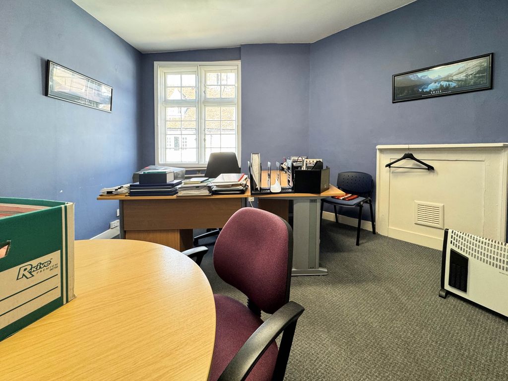 Property photo 2 of 10 B