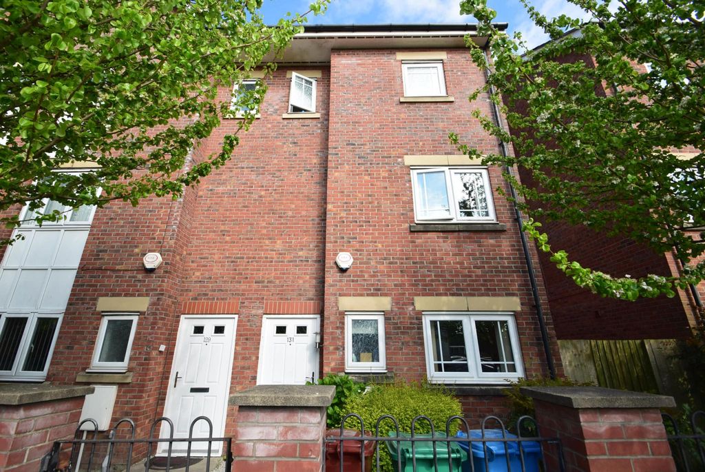 Property photo 1 of 17 4 Bedroom Townhouse For Rent