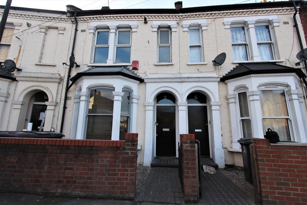 Property photo 1 of 15 Suffield Rd N15