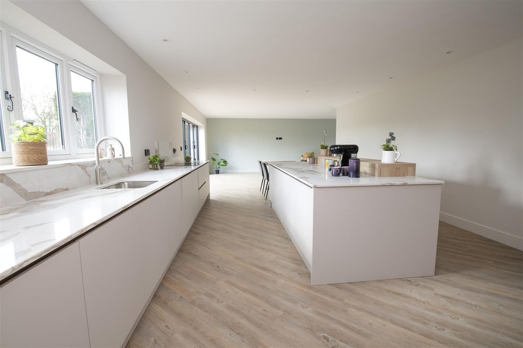 Property photo 3 of 15 Huggate014.Jpeg