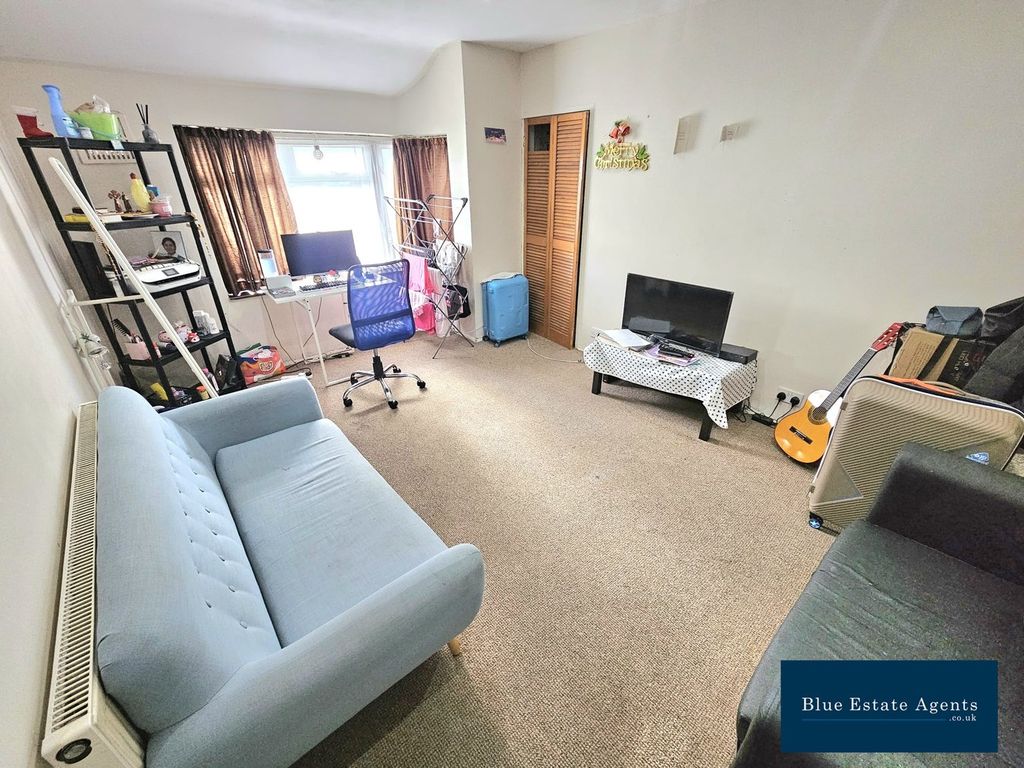 Property photo 2 of 9 Lounge