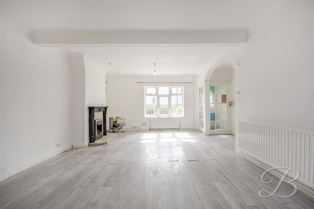 Property photo 2 of 33 Egzgmb9R7Euk32At_Njita.Jpg