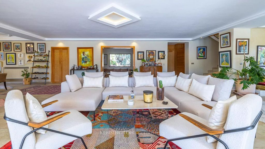 Property photo 2 of 40