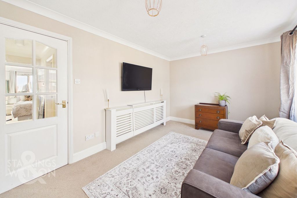 Property photo 3 of 17