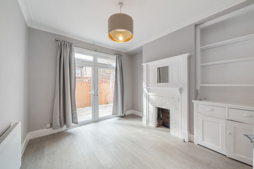 Property photo 1 of 13 988369 (2)