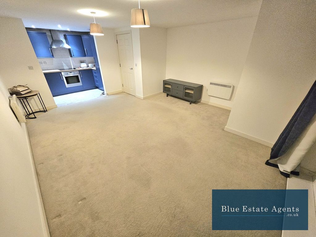 Property photo 3 of 9 Lounge