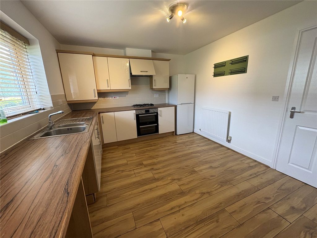 Property photo 2 of 11 Kitchen