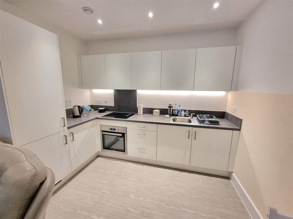Property photo 2 of 14 Kitchen