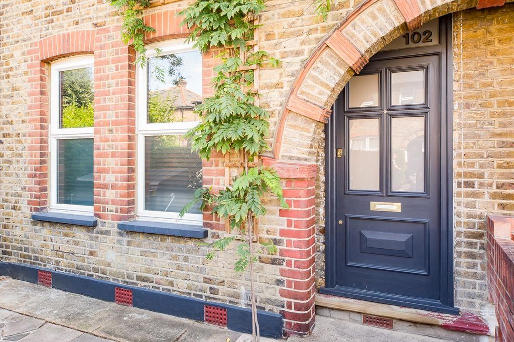 Property photo 2 of 31