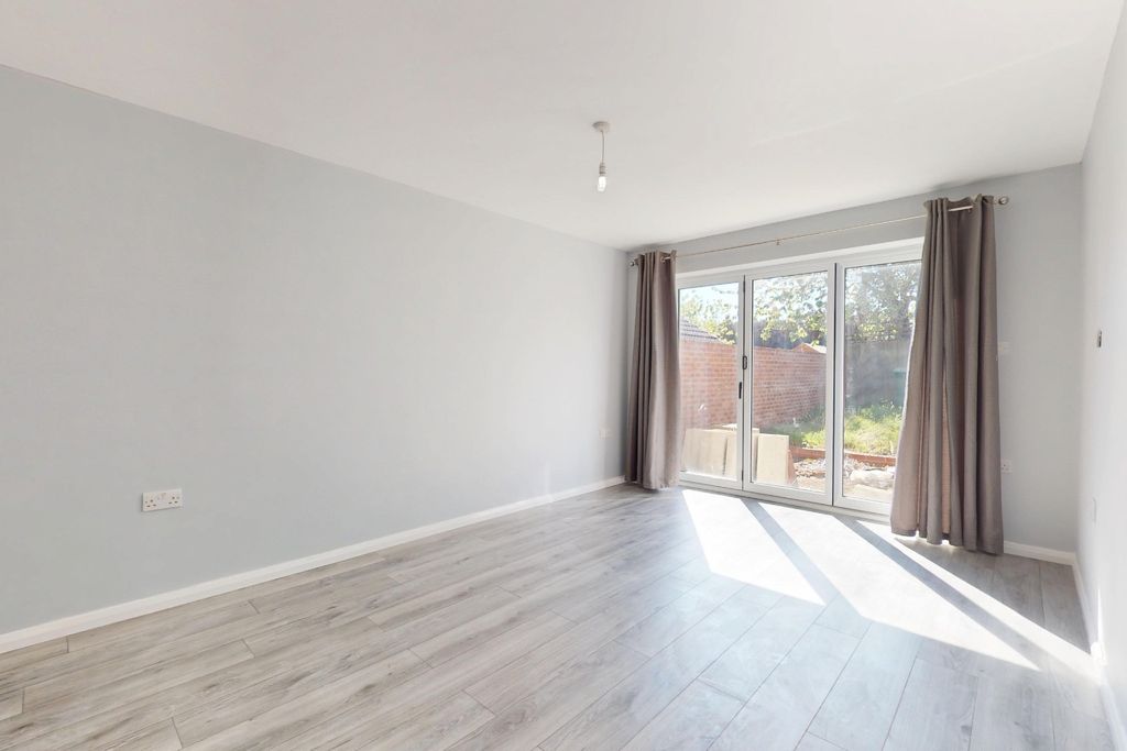 Property photo 3 of 21 5082022
