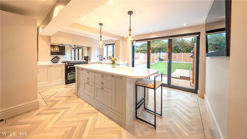 Property photo 2 of 31 Picture No. 13