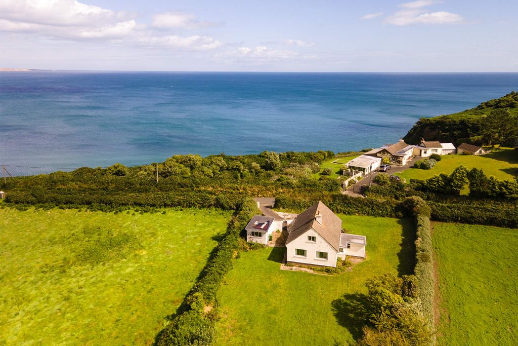 Property photo 2 of 22