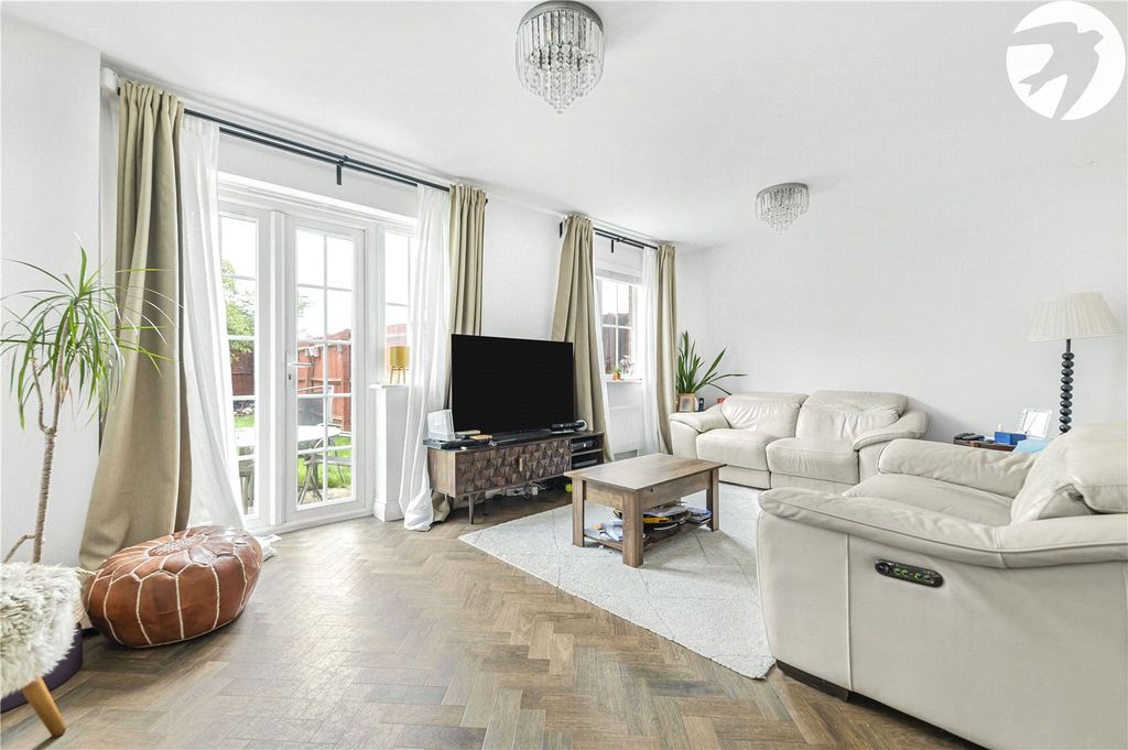 Property photo 3 of 19 Picture No. 17