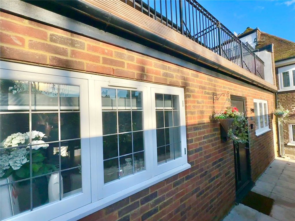 Property photo 1 of 9 Picture No. 10