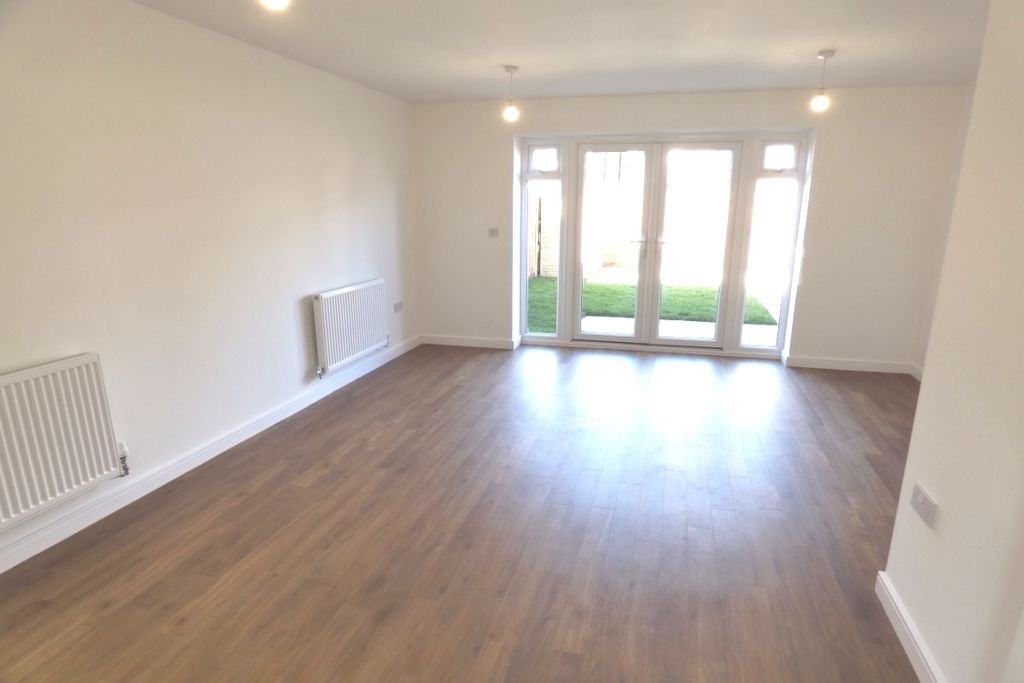 Property photo 3 of 8 Lounge