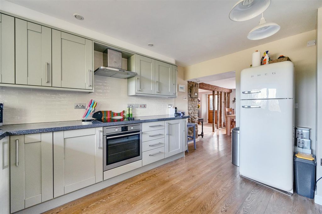 Property photo 3 of 16 Kitchen
