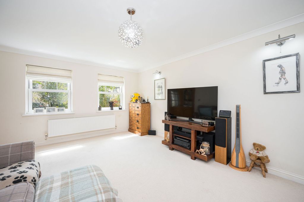Property photo 3 of 33
