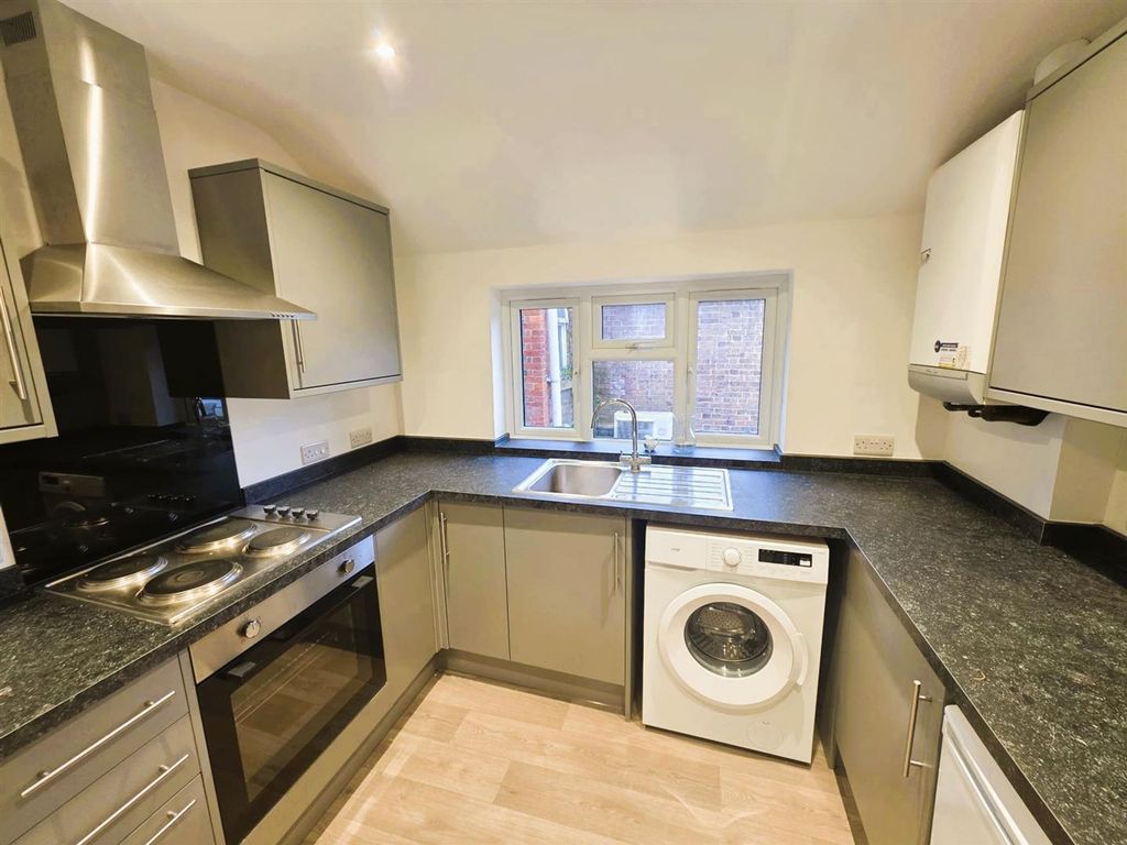 Property photo 3 of 8 Kitchen